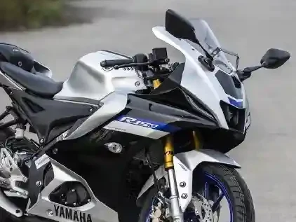Yamaha yzf r15 launched in new color